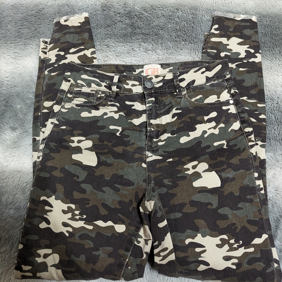 camo print - Picture 3 of 5